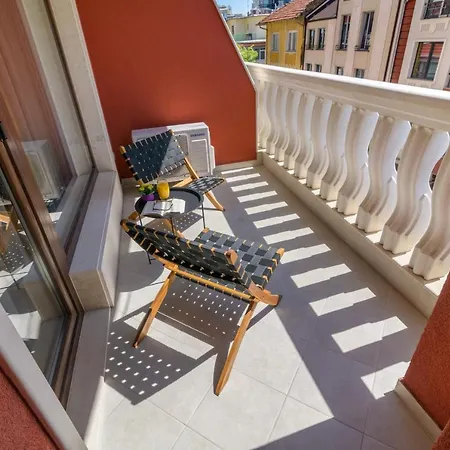 Borghese Grand Caravel