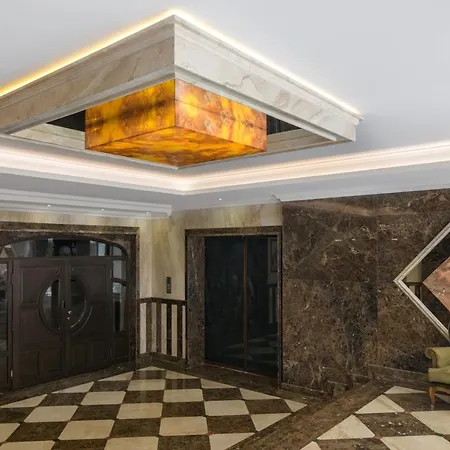 Borghese Grand Caravel